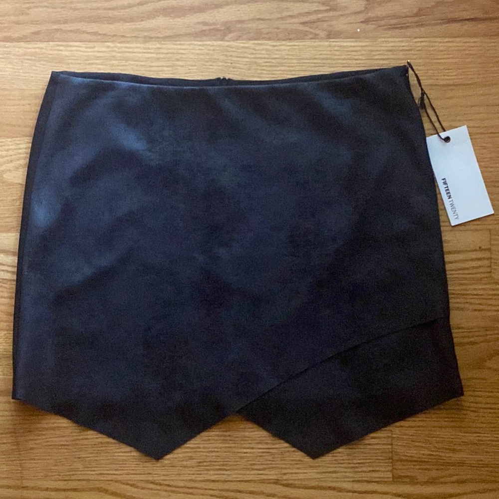 Fifteen Twenty envelope skirt, black. Size Large NWT